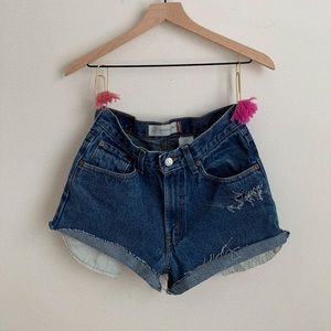 Cut off Levi shorts